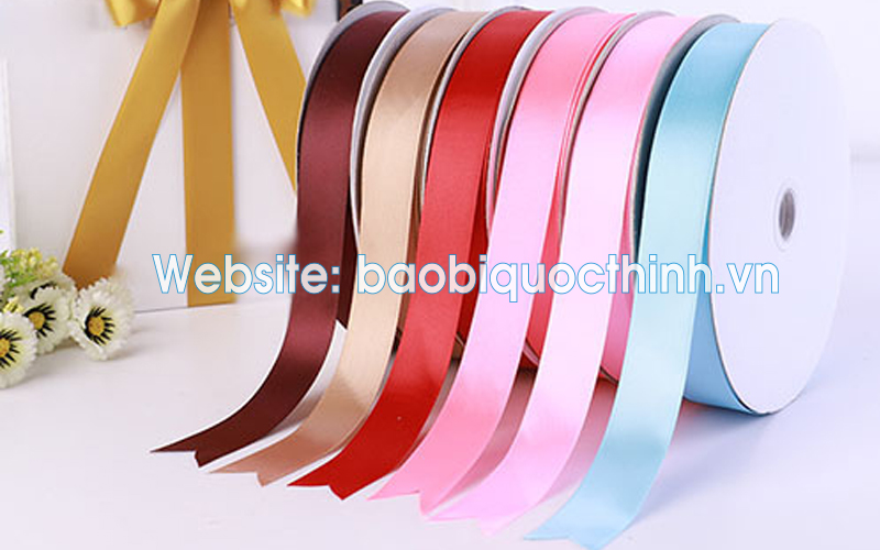 Quay dây Ruy băng của túi giấy